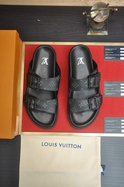 Picture of Louis Vuitton Slippers _SKULVsz38-45hnh0736907